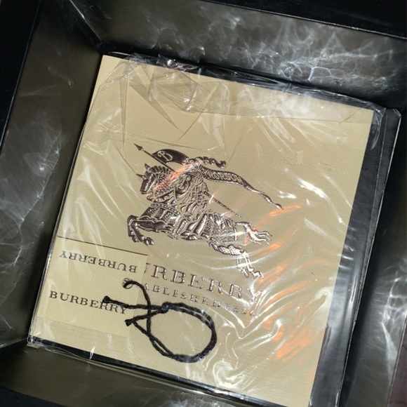 Men’s Burberry watch - Picture 3 of 5